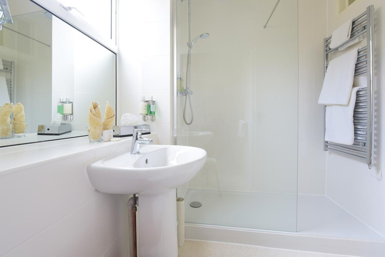 Bathroom 3, Best Western Northfield, Somerset