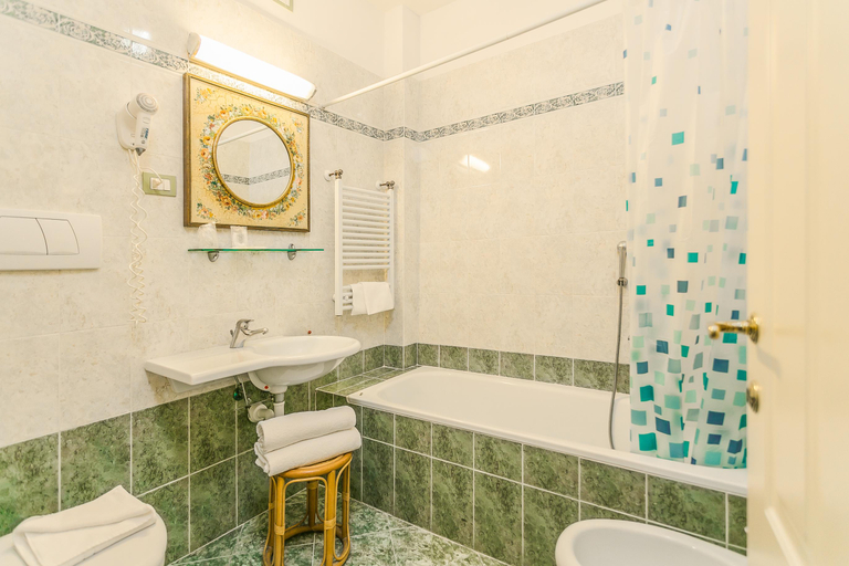 Bathroom 4, Hotel Argentina, Florence