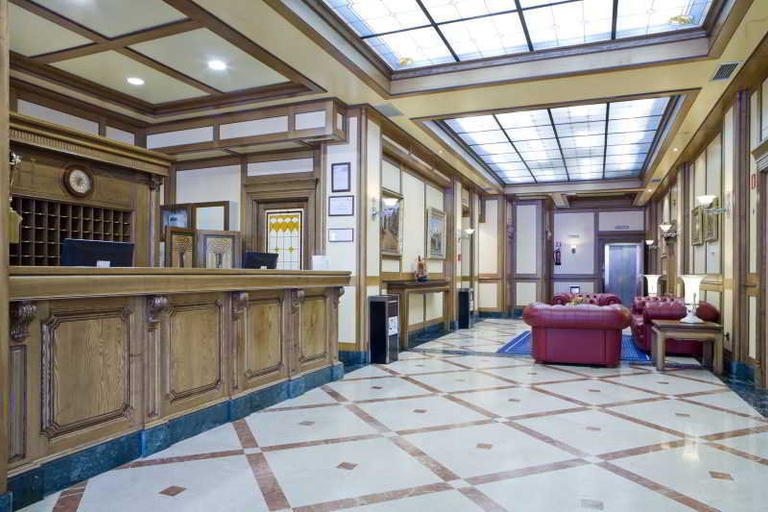 Public Area 3, Main Street Madrid, Madrid