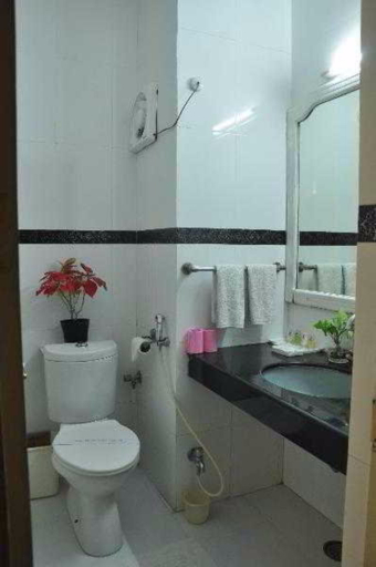 Bathroom 3, ECKO Premier Vibrant, Udaipur