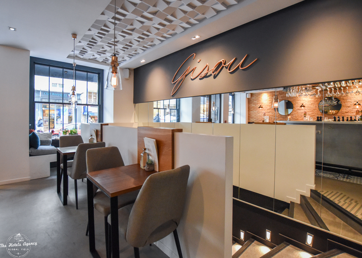 Food & Drinks 4, 29 Lepic Montmartre, Paris