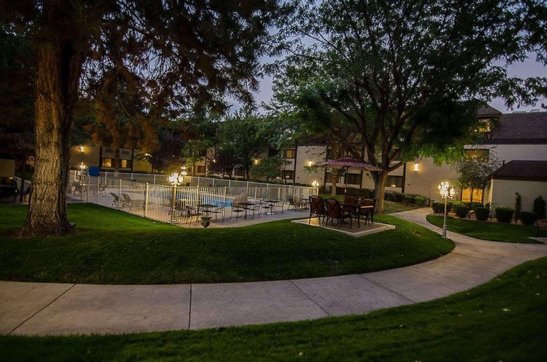 Exterior & Views 3, SureStay Plus Hotel by Best Western Reno Airport, Washoe