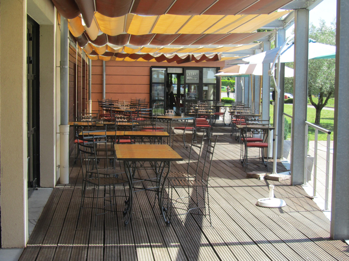 Public Area 2, Le Domaine des Fontaines, Isère