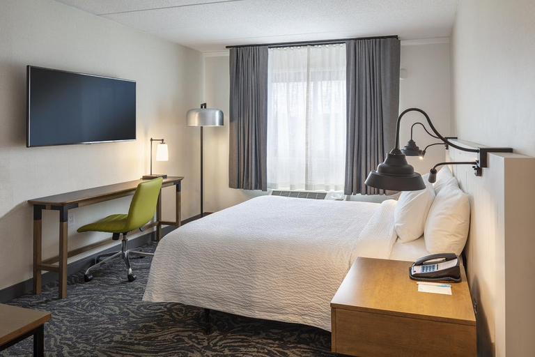 Bedroom 3, Fairfield Inn & Suites Providence Airport, Kent