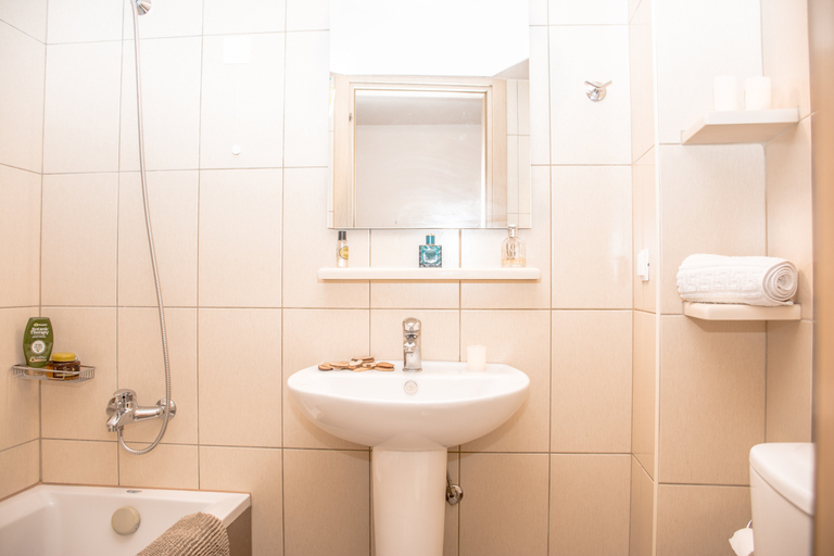 Bathroom, Marigianna, Crete