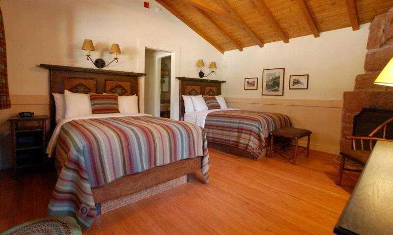 Bedroom 4, Zion Lodge, Washington