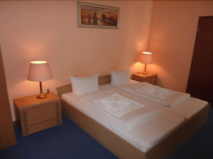 Bedroom 3, Hotel-Pension Spree, Berlin