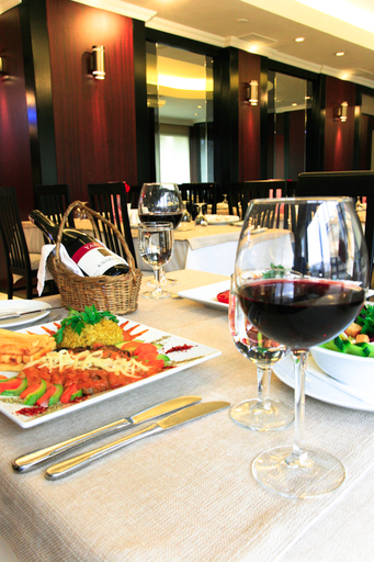 Food & Drinks 4, Aksan, Konak