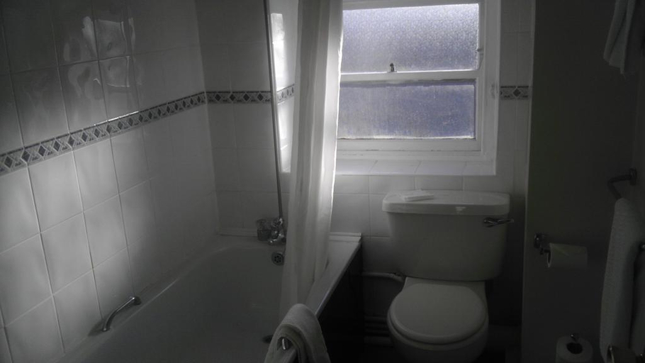 Bathroom 4, Royal Kings Arms Hotel, Lancashire