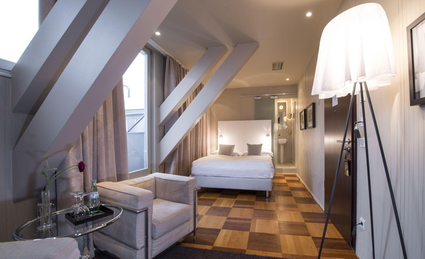 Bedroom 3, The New Yorker Hotel, Köln