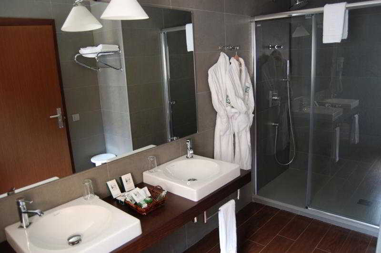 Bathroom 5, El Manantial, Lleida