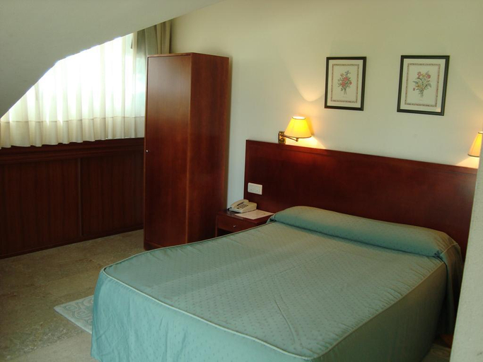 Bedroom 3, Bahia Bayona, Pontevedra