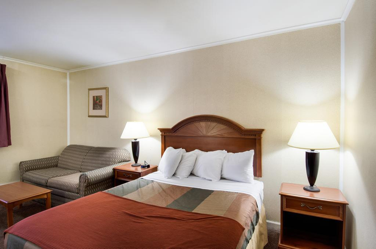 Bedroom 4, Econo Lodge Inn and Suites Northborough MA, Worcester
