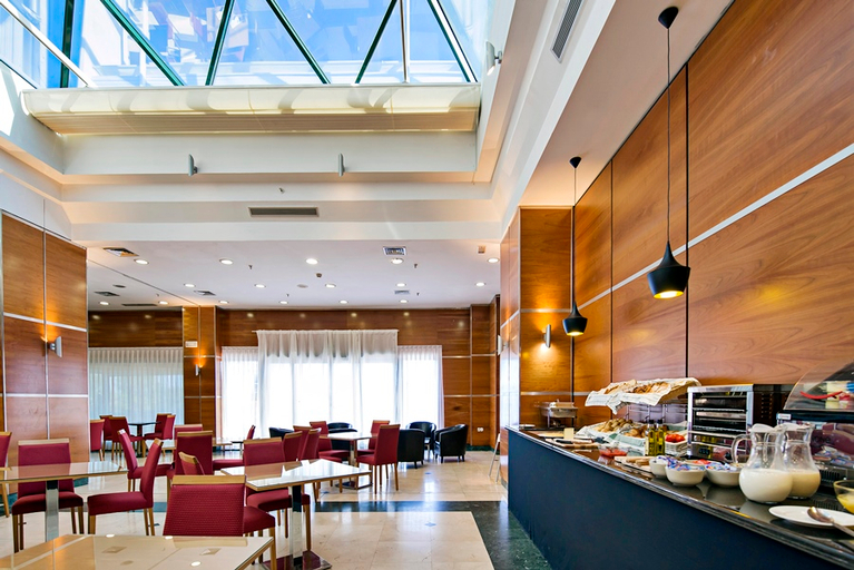Food & Drinks 5, B&B HOTEL Madrid Aeropuerto T4, Madrid