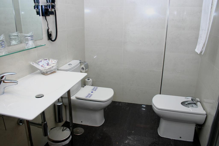 Bathroom 4, 4C Bravo Murillo, Madrid
