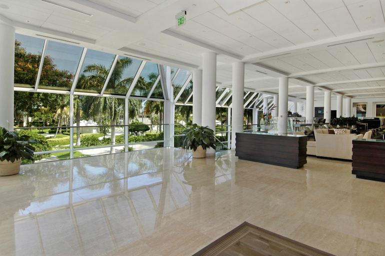 Public Area 4, Pier Sixty-Six & Marina, Broward