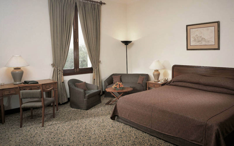 Bedroom 3, Maidens Hotel, Delhi, Delhi