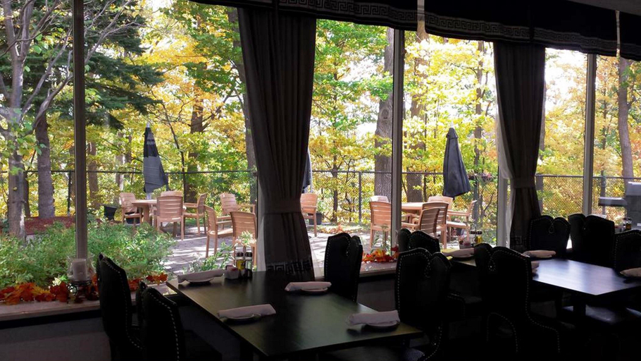 Food & Drinks 5, TownePlace Suites by Marriott Toronto Oakville, Halton