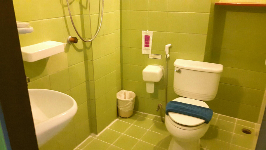 Bathroom 7