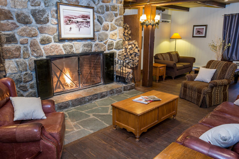 Public Area, Place St-Bernard, Les Laurentides
