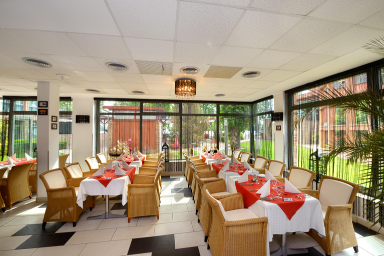 Public Area 4, Holiday Beach Wellness Hotel with Sauna Park, Budapesti