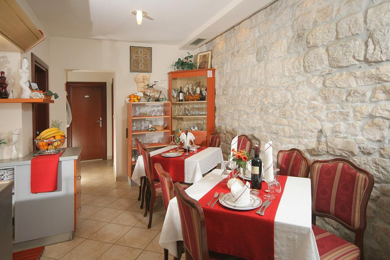 Food & Drinks 5, Trogir, Trogir