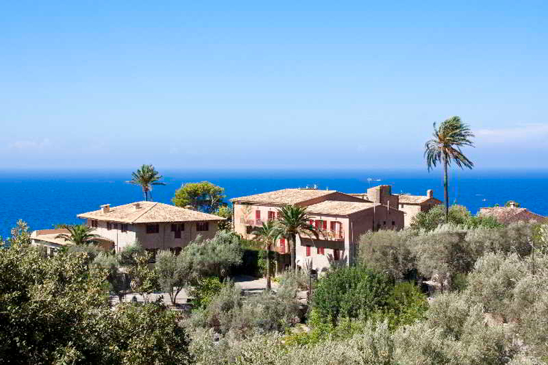 Exterior & Views