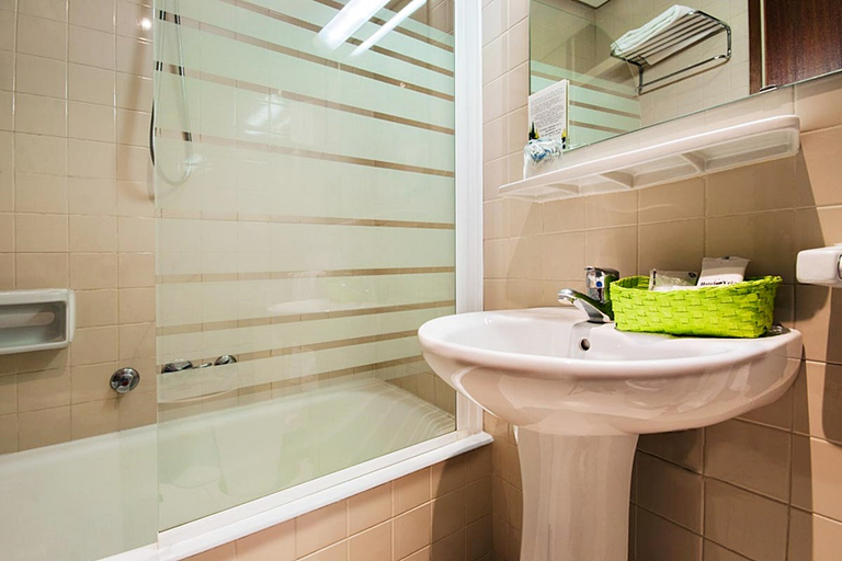Bathroom 5, Hotel Vejo, Cantabria