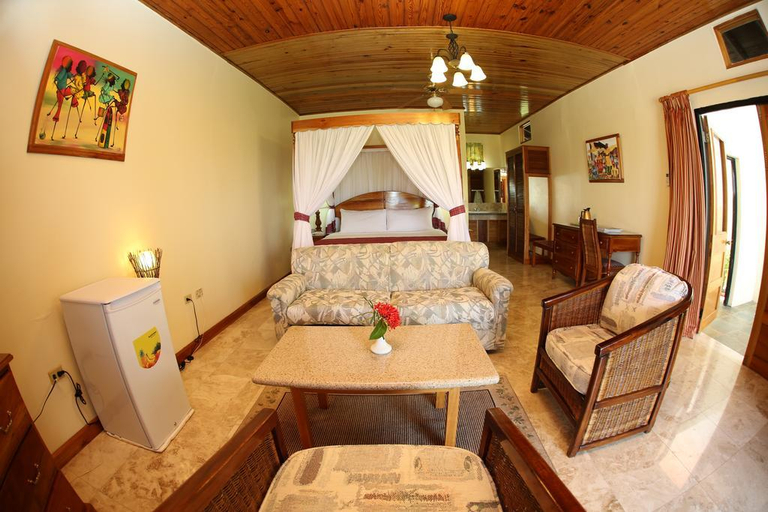 Others 5, Charela Inn