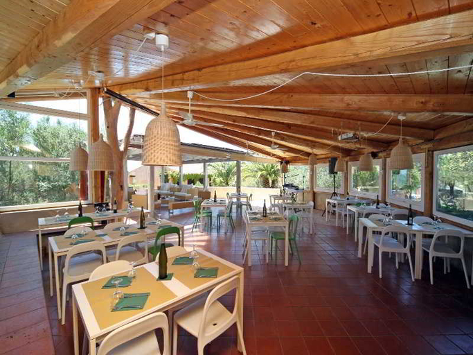 Food & Drinks, Baia Salinedda, Nuoro