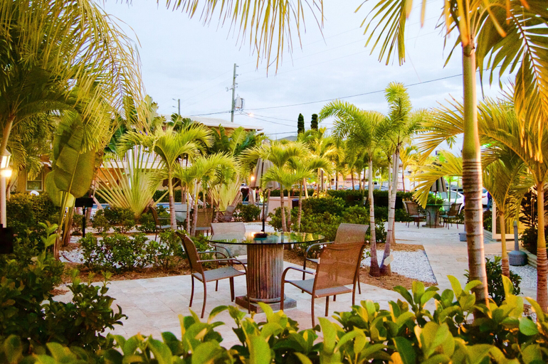 Food & Drinks 5, Sta 'n Pla Marina Resort, Pinellas