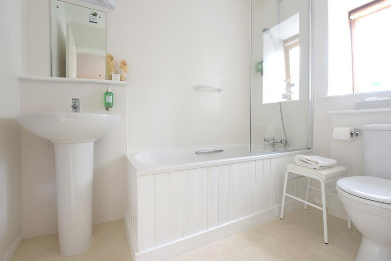 Bathroom 5, Best Western Northfield, Somerset