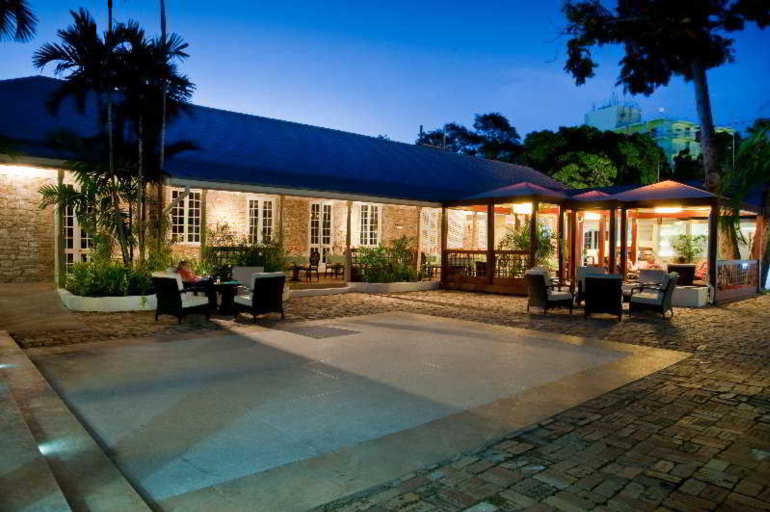 Exterior & Views