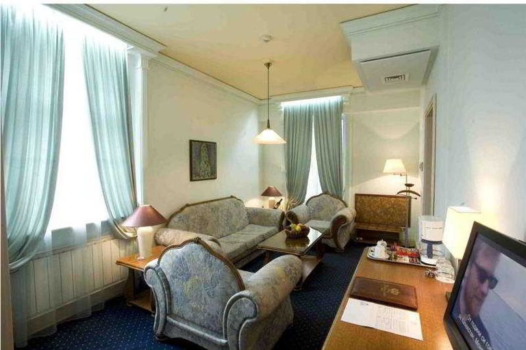 Bedroom 2, Maria Luisa Sofia, Stolichna