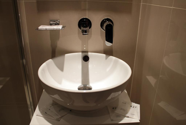 Bathroom 5, Edward, London