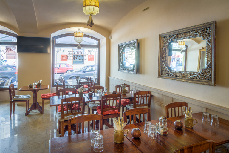 Food & Drinks 5, Hotel Mucha, Praha 7