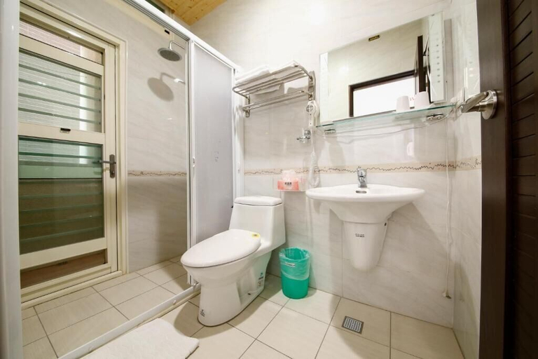 Bathroom 4, Xin Jing Zhan Homestay, Hualien