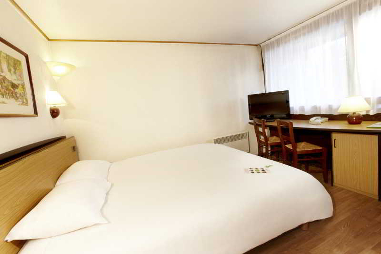 Bedroom, Hotel Campanile Bergerac, Dordogne