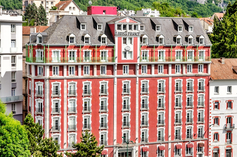 Exterior & Views