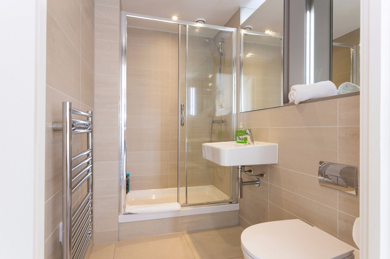 Greenwich Two Bed Flat, with Pool &Parking, London