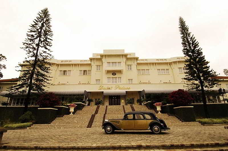 Exterior & Views