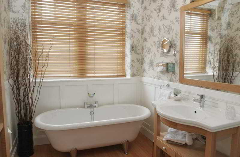 Bathroom 4, Boat, Highland