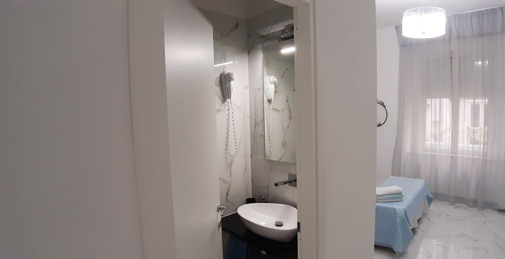 Bathroom 5, Sophia Boutique Home, Napoli