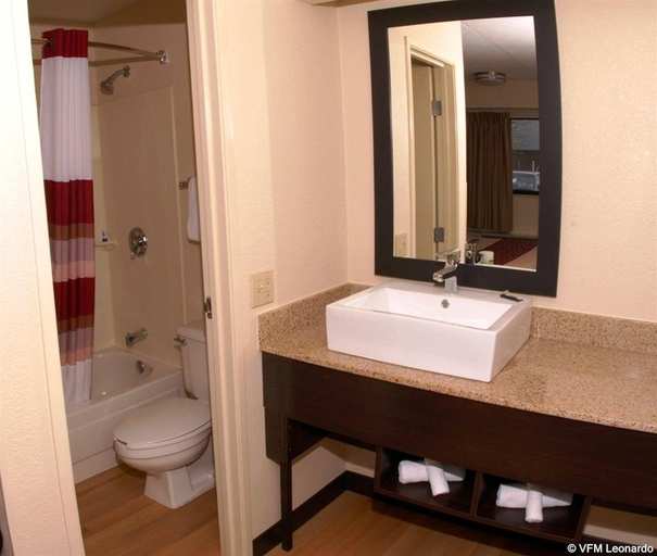 Bathroom 4, Red Roof Inn PLUS+ Henderson, Vance