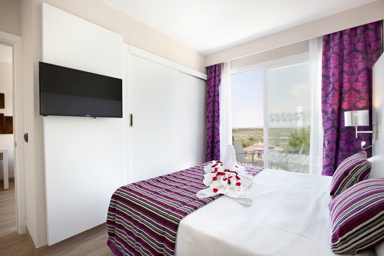 Bedroom 3, Mar Hotels Playa de Muro Suites, Baleares