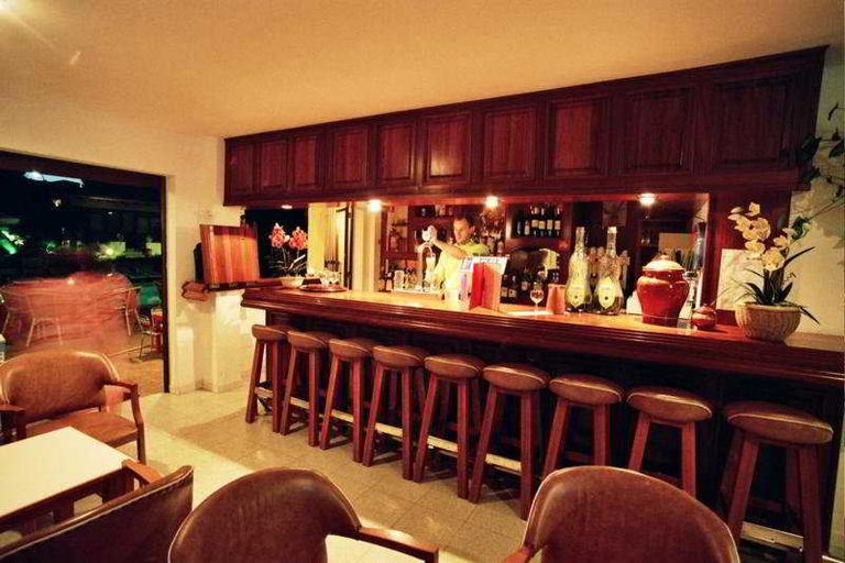 Food & Drinks