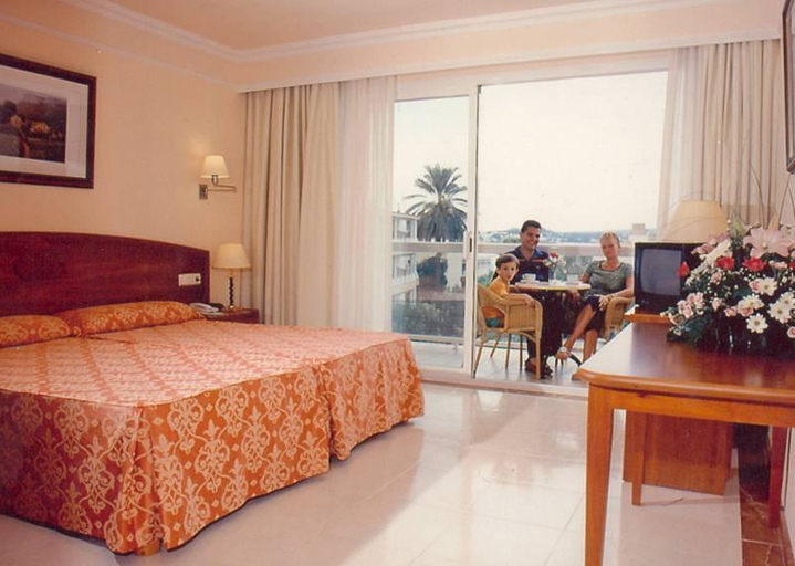 Bedroom 3, Aparthotel Paguera Beach, Baleares