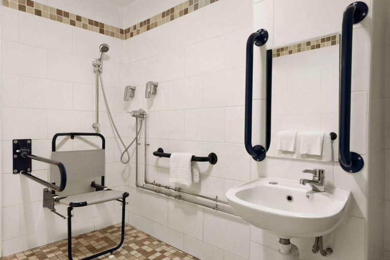 Bathroom 5, Ramada Warwick Kenilworth, Warwickshire