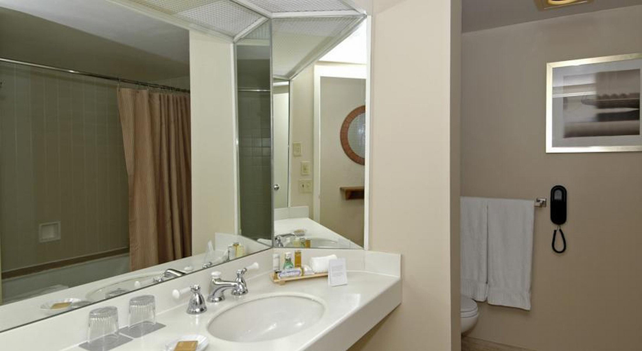 Bathroom, Pier Sixty-Six & Marina, Broward