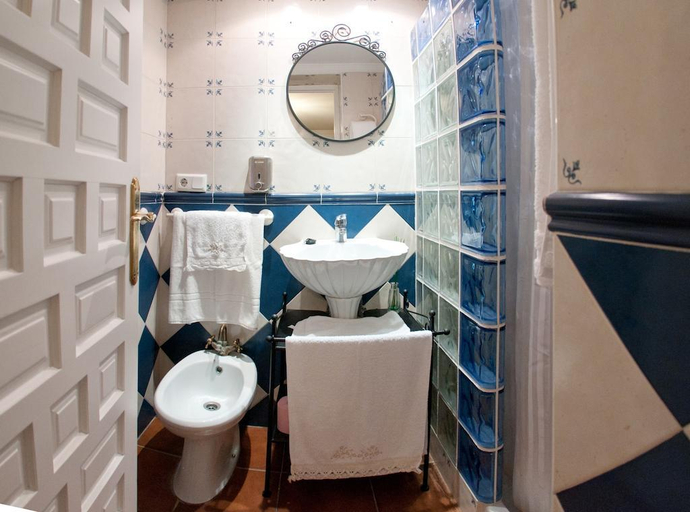 Bathroom 4, Puerta De Aduares, Málaga